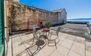 A1 - spacious apt on the seafront with terrace - Image 2