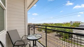 Modern & Chic 1BR Luxury Apts Close to Downtown & Airport - Image 5