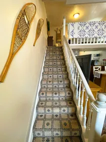 Cozy Alpine Retreat in Historic Downtown - Image 3