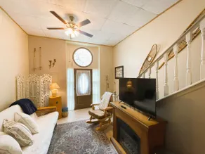 Cozy Alpine Retreat in Historic Downtown - Image 2