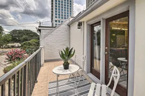 Charming Montrose Townhome with Private Pool! - Image 2