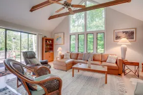 Mtn & Lake Views: Serene Wintergreen Resort Escape - Image 5