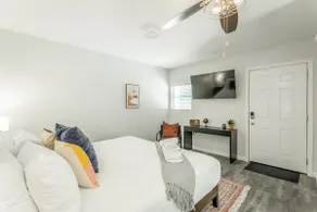 03 The Knoll Room - A PMI Scenic City Vacation Rental - Image 4