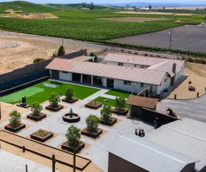 Serene estate, an entertainer's paradise - Image 2