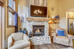 Village Point 109: Breckenridge Townhome with Private Hot Tub, Near Peak 9 - Image 3