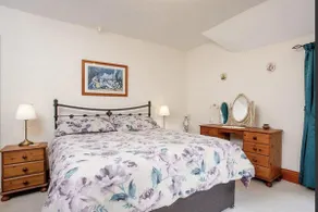 1 Bed House - Garden, Parking, Pets Allowed - Image 4