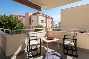 Modernes Apartment mit Terrasse, 4 Minuten zu Fuß zum Strand - Image 2