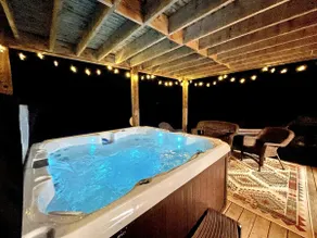 Hot tub, Wood Fireplace, Firepit, Pool/Marina Access - Image 3