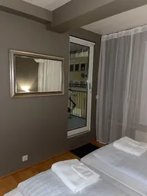Penthouse on the main street, town center Akureyri - Image 5