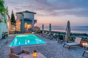 Onar Zin Seabliss - Penelope Poolside Getaway - Image 3