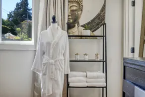 Modern Zen Haven: Spa Baths & Views · Hayward <1mi - Image 5