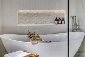Modern Zen Haven: Spa Baths & Views · Hayward <1mi - Image 4