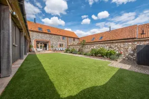 Horse Yard Barn - Image 2