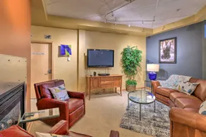 Idyllic Dtwn Anchorage Condo w/ Fireplace! - Image 4