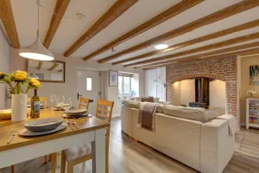 Fayette sleeps 4, 2 bedrooms, cute garden - Image 4