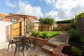 Fayette sleeps 4, 2 bedrooms, cute garden - Image 2