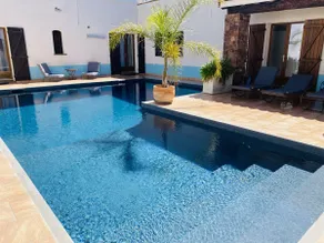Studio with pool view - Image 4