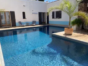 Studio with pool view - Image 2