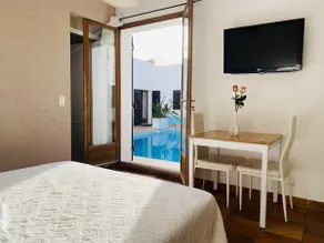 Studio with pool view - Image 5