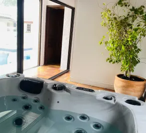 Studio with pool view - Image 3