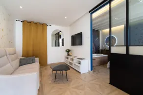 La Bulle d'Or-House-Deluxe-Whirlpool bath-Garden view - Image 2