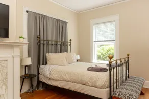 Spacious 2br In Grand Old Home, Downtown Durham - Image 2