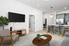 Luxury Design -Close to Downtown Broadway & Coffee - Image 4