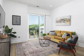Tranquil Haven Close to Broadway with Free Parking - Image 4