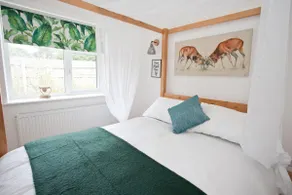 A contemporary, rural, 2 bed cottage, close to sea - Image 4