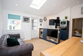 A contemporary, rural, 2 bed cottage, close to sea - Image 3