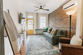 Comfy renovated townhome - heart of Downtown Lancaster - Image 3