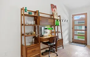 Insta-Ready Apartment in Barton Hills w King Bed - Image 3