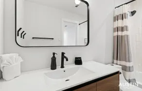 Insta-Ready Apartment in Barton Hills w King Bed - Image 4