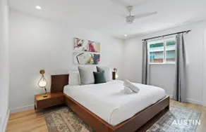Insta-Ready Apartment in Barton Hills w King Bed - Image 2