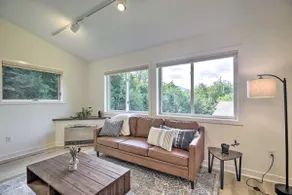Airy & Bright Hideaway Near Smugglers' Notch! - Image 5