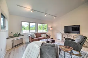 Airy & Bright Hideaway Near Smugglers' Notch! - Image 4