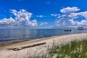 Bayfront Dauphin Island Home w/ Beach Access! - Image 2