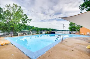 Cozy Lake Ozark Condo Rental w/ Grill, Pool Access - Image 2