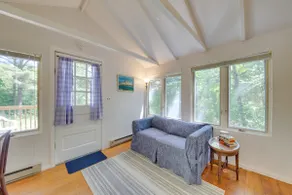 Couples Getaway Near Beaches: Northport Cottage - Image 5