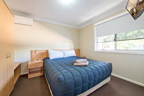 Spacious 4-Bedroom house within motel grounds - Image 5