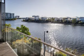 Luxury Lakeside Living at Birtinya - Image 5
