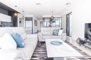 Luxury Lakeside Living at Birtinya - Image 2