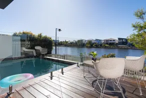 Luxury Lakeside Living at Birtinya - Image 3