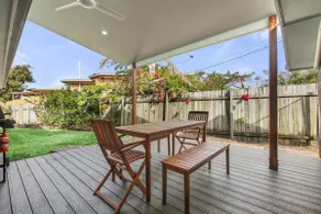 Bell Street 36 Dicky Beach - Image 2