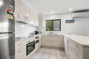 Bell Street 36 Dicky Beach - Image 5