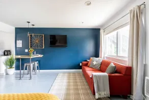 Enjoy a comfortable stay near Downtown Nashville - Image 2