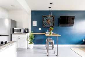 Enjoy a comfortable stay near Downtown Nashville - Image 3
