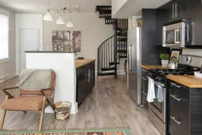 Beams of natural light in a walkable 2-bdrm condo - Image 2