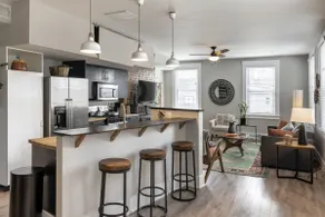 Beams of natural light in a walkable 2-bdrm condo - Image 3