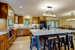 Rural 4BR | Fireplace | Balcony | W/D - Image 4